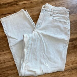 Women’s Lightwash/Light Blue Jeans